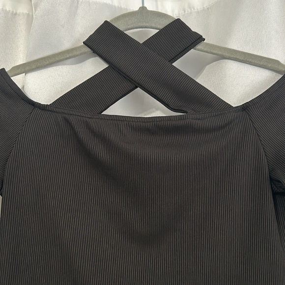 SHEIN Criss Cross Halter Neck Top - Picture 3 of 4